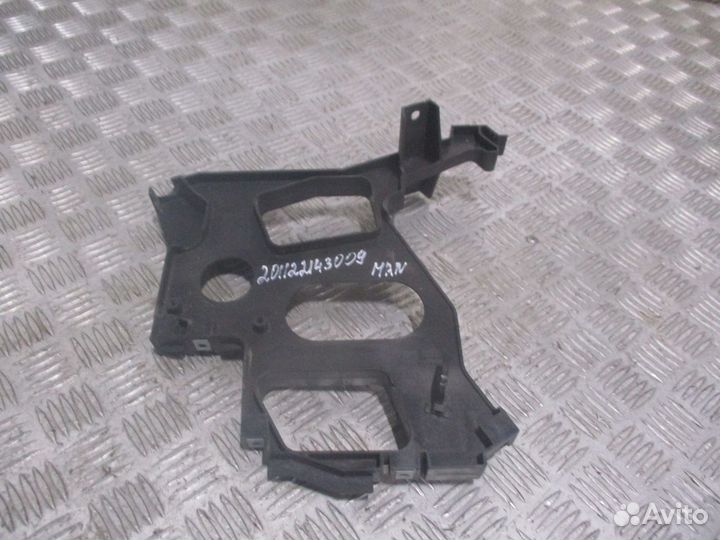 Кронштейн панели пластиковый MAN 81617016351