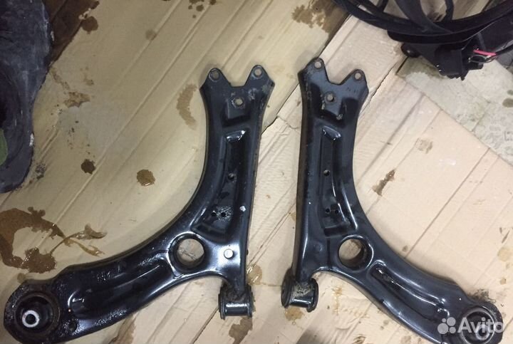 VW Jetta 6 рычаг левый