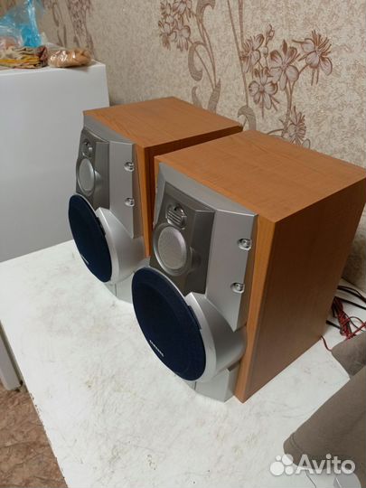 Колонкиот музыкального центра Samsung