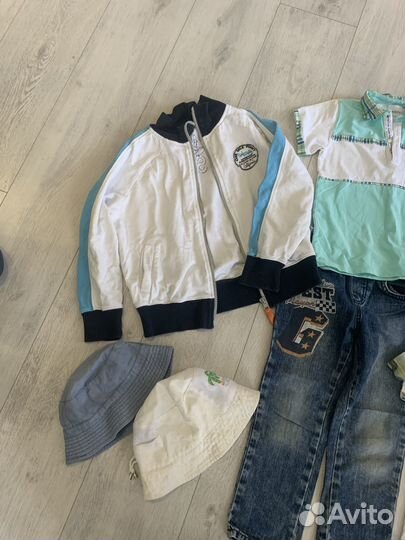 Одежда для мальчика пакетом примерно 4 лет