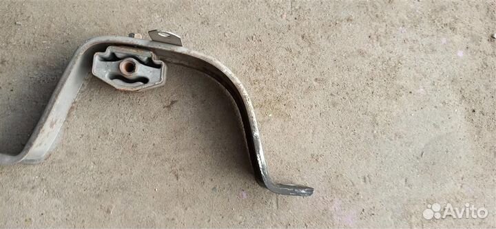 Кронштейн глушителя Opel Insignia