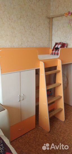 Детская кровать чердак со столом и шкафом бу