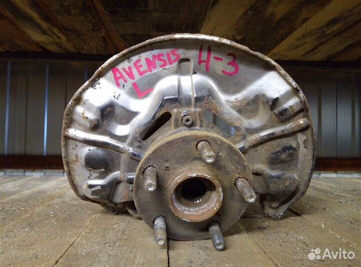 Кулак (цапфа) передний левый Toyota Avensis 2008