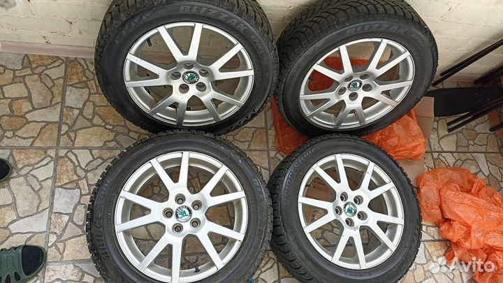 Bridgestone Blizzak Spike-01 205/55 R16