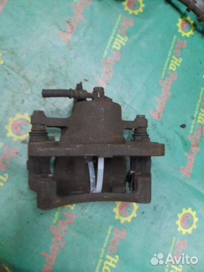 Суппорт передний левый Toyota Vitz хэтчбек 1 2007