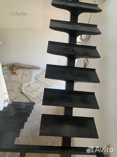 Металлическая лестница в частный дом