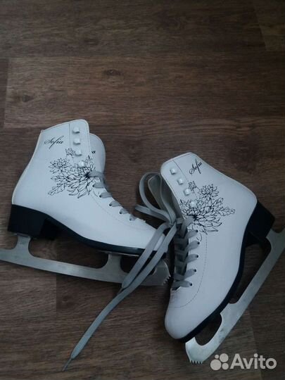 Продам коньки