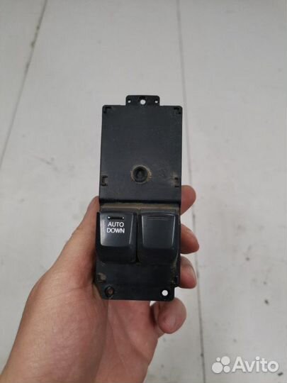 Блок управления стеклоподъемниками передний левый