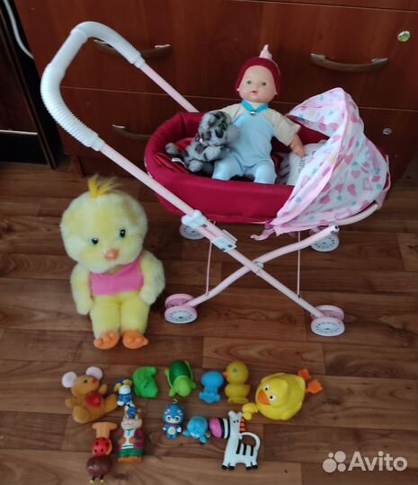 Пупс на коляске