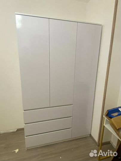 Шкаф распашной белый