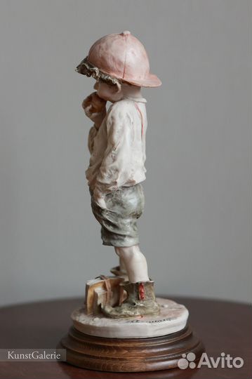 Giuseppe Armani Мальчик с яблочком Capodimonte