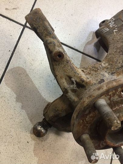 Поворотный кулак передний правый Land Rover