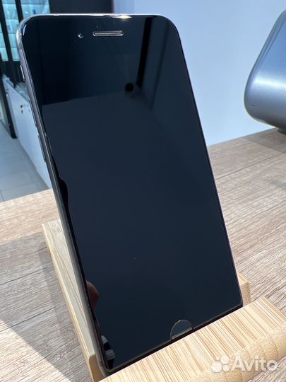 iPhone 8, 64 ГБ