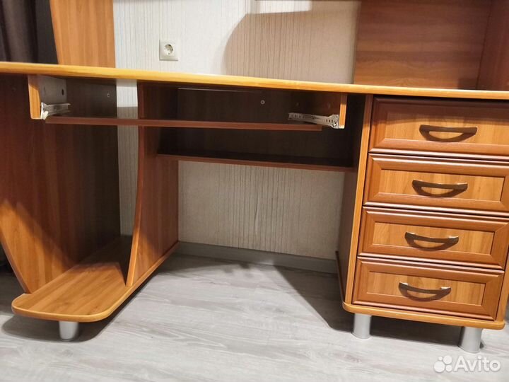 Компьютерный стол