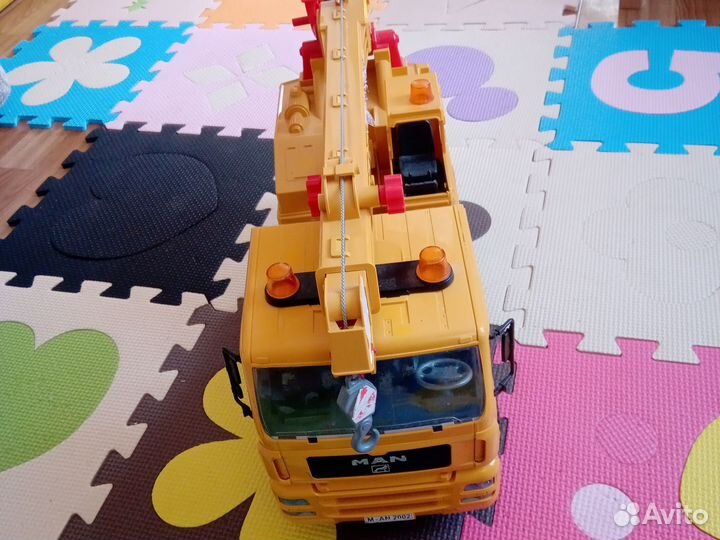 Машина кран Bruder