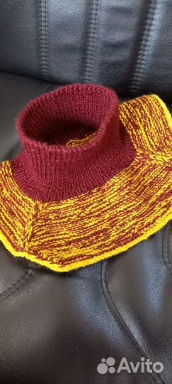 Шапка, манишка, ручная вязка