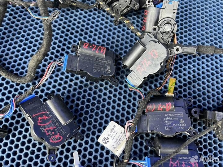 Привод моторчик заслонки печки Audi Q7 Touareg VAG