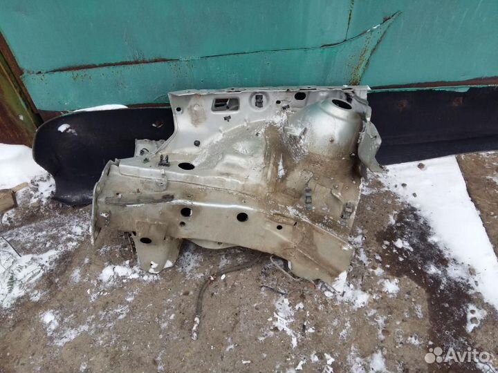 Лонжерон передний правый Opel Astra H sedan 2004