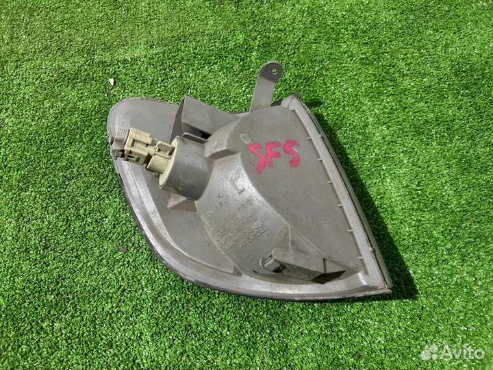 Поворотник левый Subaru Forester SF5 2000-2002