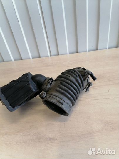 Патрубок воздушного фильтра Mazda Biante LF-VD