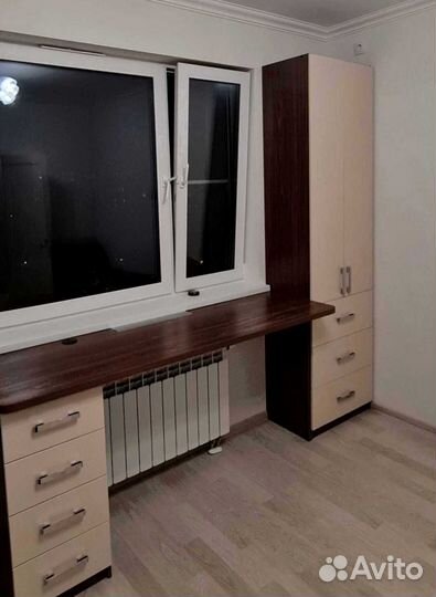 Рабочая зона в углу у окна