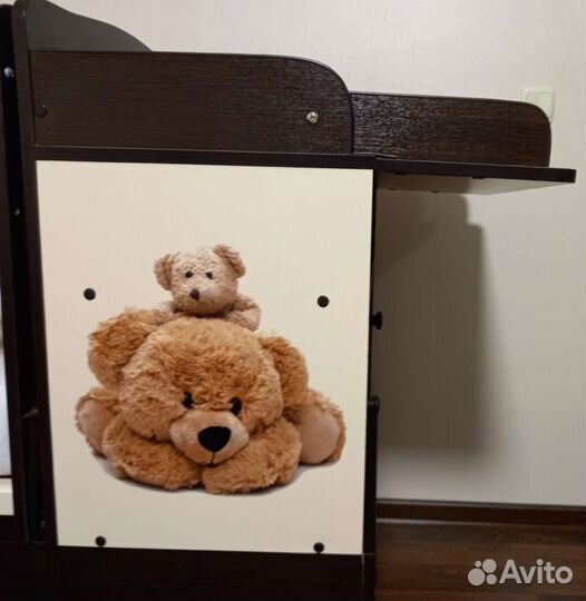 Детская кроватка с маятником