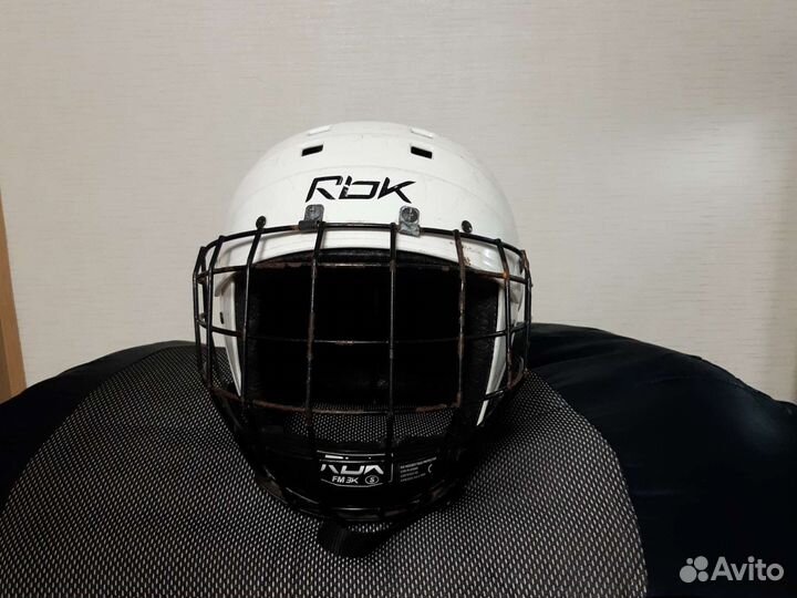 Хоккейный шлем