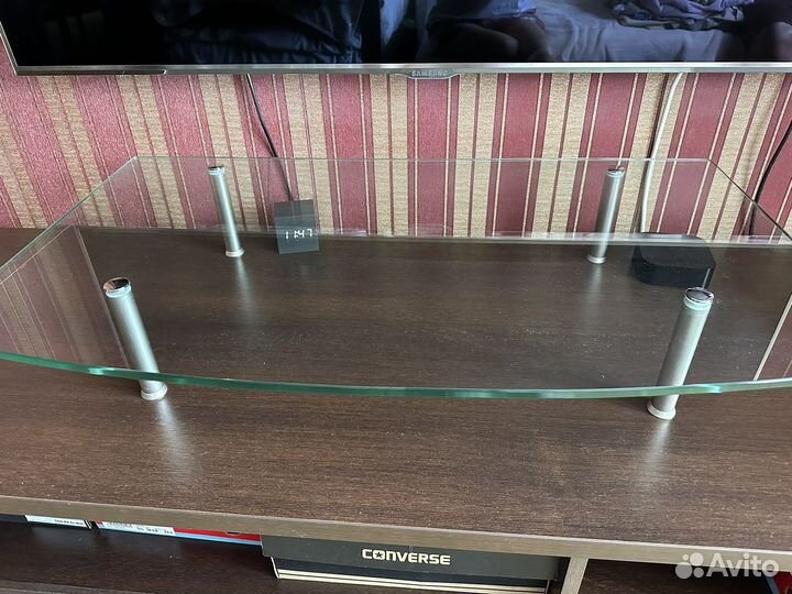 Стеклянная подставка под телевизор