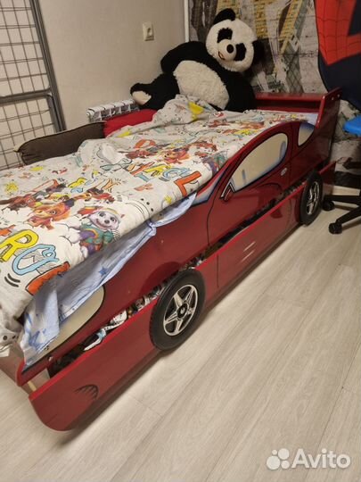 Кровать ввиде машинки
