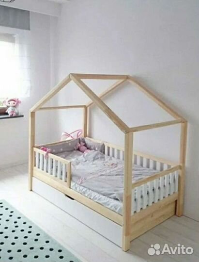 Односпальная кровать-домик