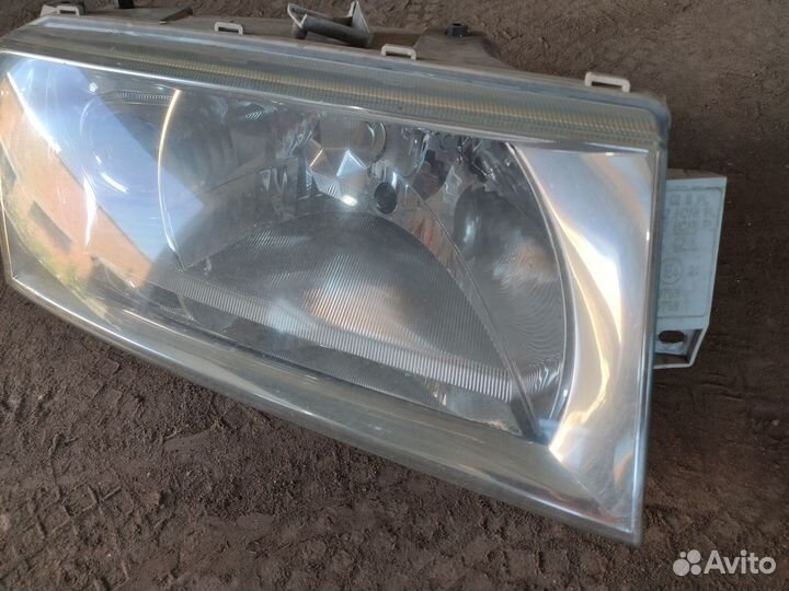 Фара правая Skoda Octavia Tour (крепления сломаны)
