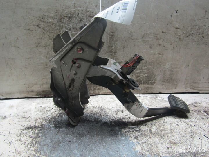 Педаль тормоза Ниссан Примьера 2002г 2.2л 93кВт