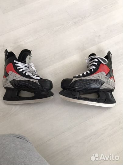 Коньки хоккейные