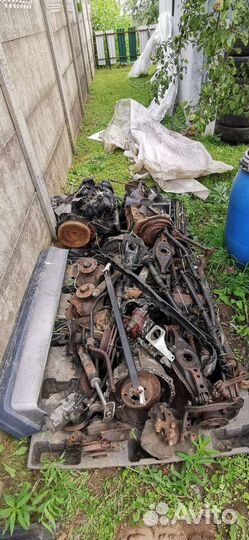 Запчасти на Мерседес 190d