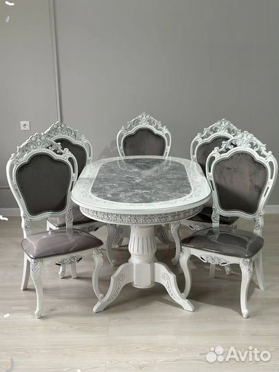 Стол и стулья новые Кухонный стол и стулья новые