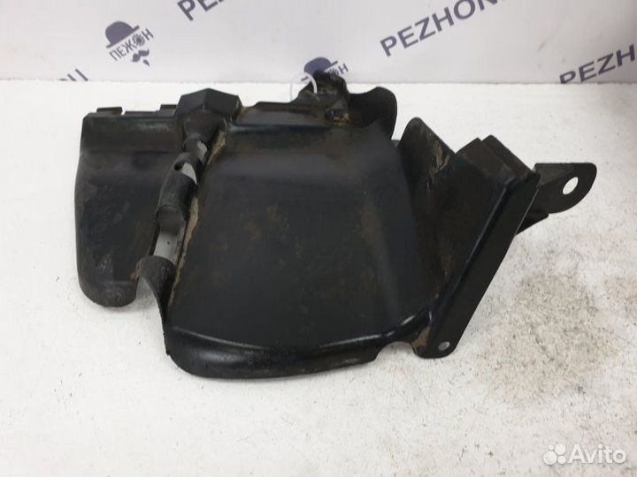 Дефлектор радиатора правый Renault Logan