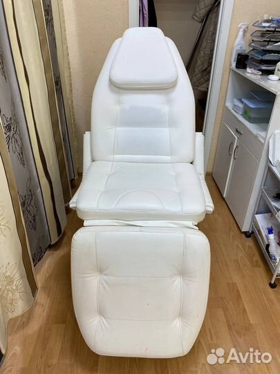 Массажная кушетка с вырезом