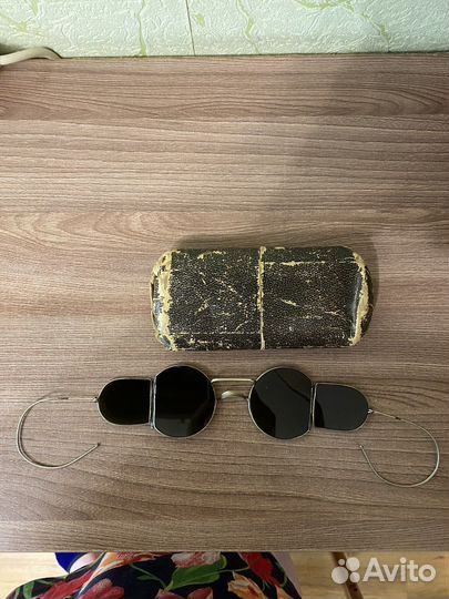 Старинные солнезащитные очки