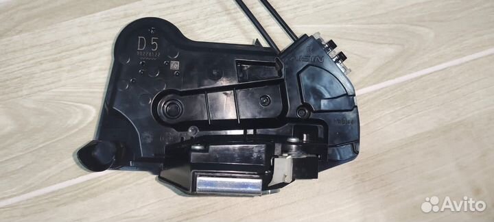 RAV4 -5 Замок двери передний правый Оригинал 19-23