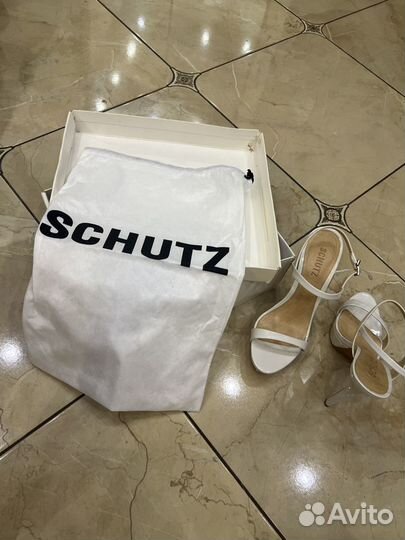 Босоножки Schutz