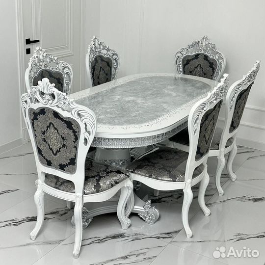 Стол и стулья в гостиную. В наличии