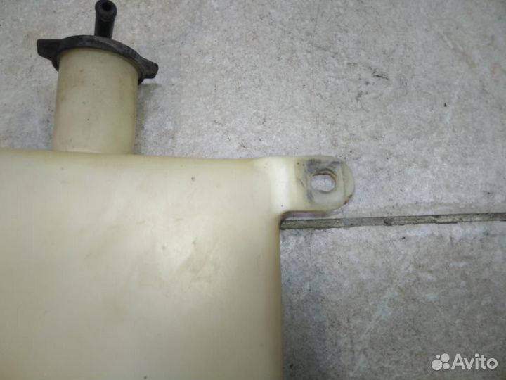 Бачок расширительный Toyota Land Cruiser J100 UZJ1