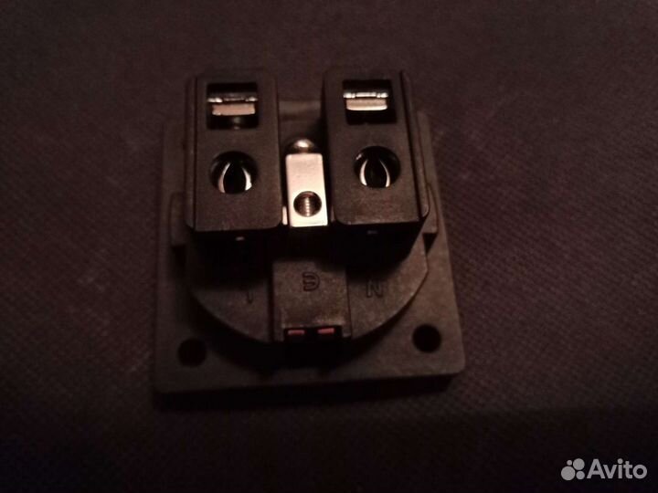 Furutech FI-E30(R) NCF. Розетка