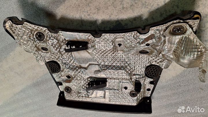 Кожух моторного отсека VW Touareg NF 7P6819523