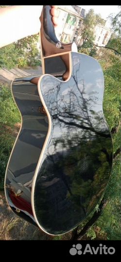 Акустическая гитара