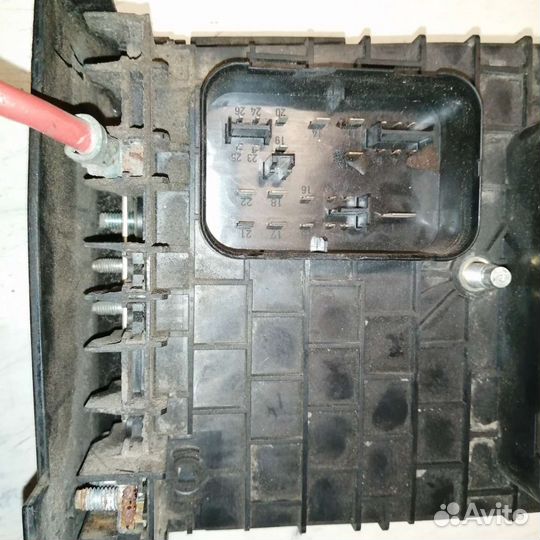 Блок предохранителя Volkswagen Caddy 3