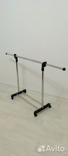 Вешалка для одежды напольная металлическая