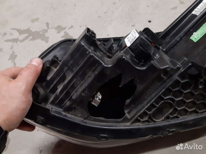 Фара правая Kia Sportage 4