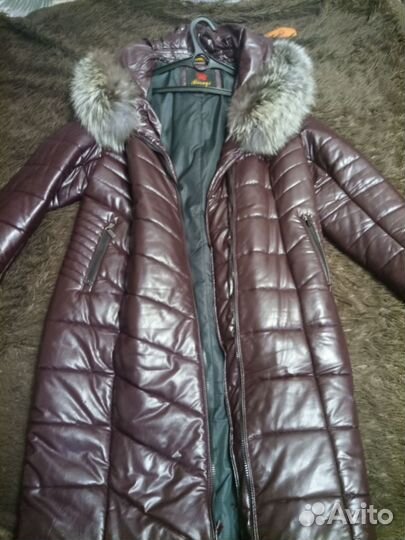 Пуховик женский длинный с капюшоном