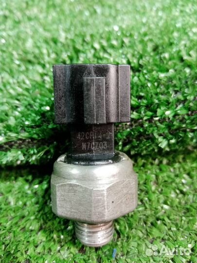 Датчик давления масла гур Mitsubishi Outlander